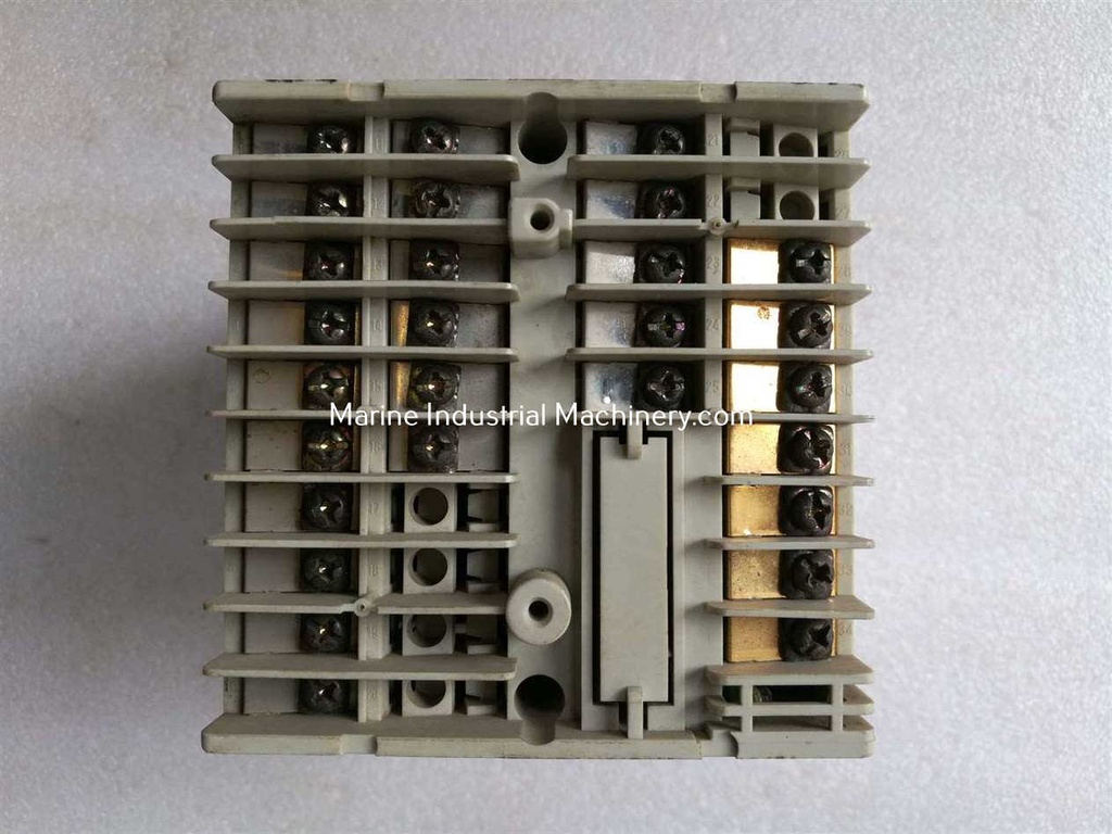 Yamatake-Honeywell SDC40 Digital Temperature Controller