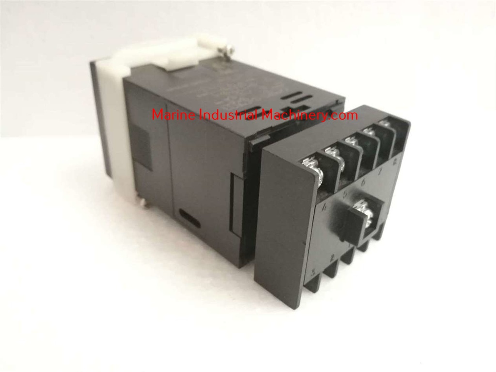Fuji Electric PXZ4TAY2-5VC26-D Temperature Controller