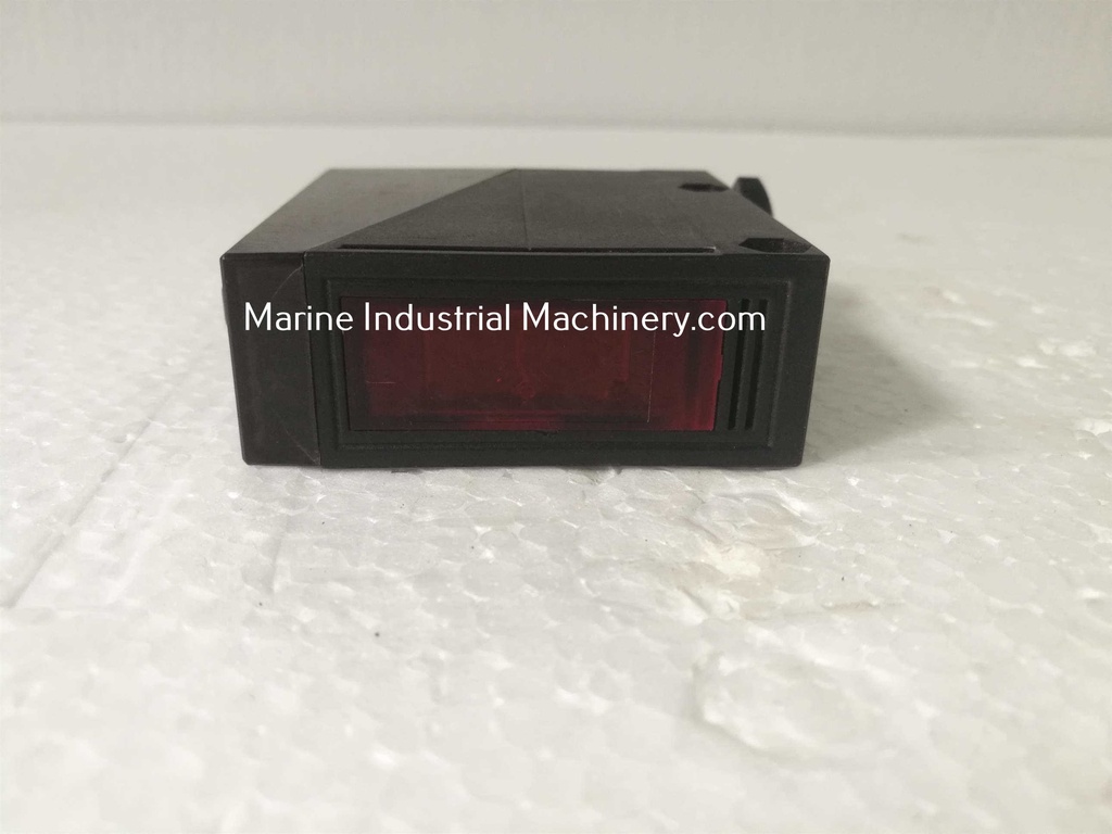 Omron E3JM-R4M4-G Photoelectric Switch