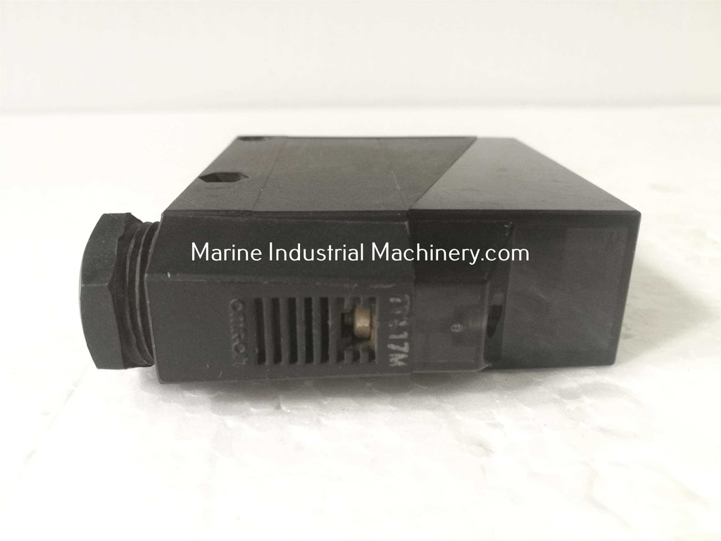 Omron E3JM-R4M4-G Photoelectric Switch