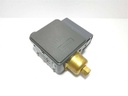 Yamatake L404F208 Pressure Switch