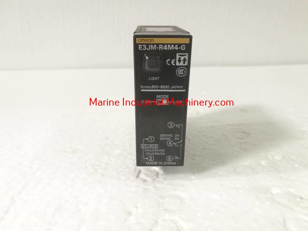 Omron E3JM-R4M4-G Photoelectric Switch